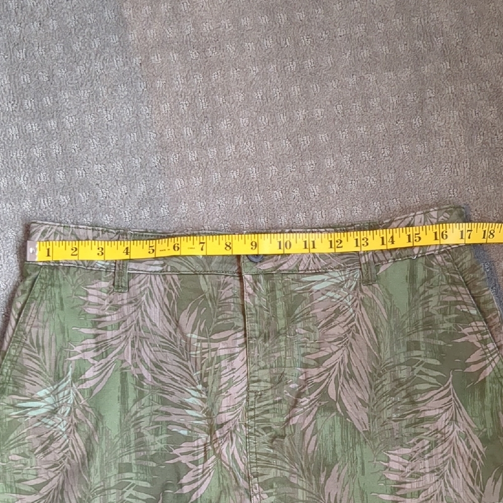 Green and Beige Leaf Print Skort - Picture 7 of 8